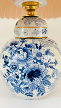 Load image into Gallery viewer, Antique Mini Flower Lamp