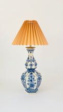 Load image into Gallery viewer, Antique Delft ‘Knobbelvaas’ Lamp