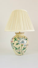 Load image into Gallery viewer, Antique Summer Flower Lamp