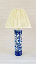 Load image into Gallery viewer, Antique Table Lamp