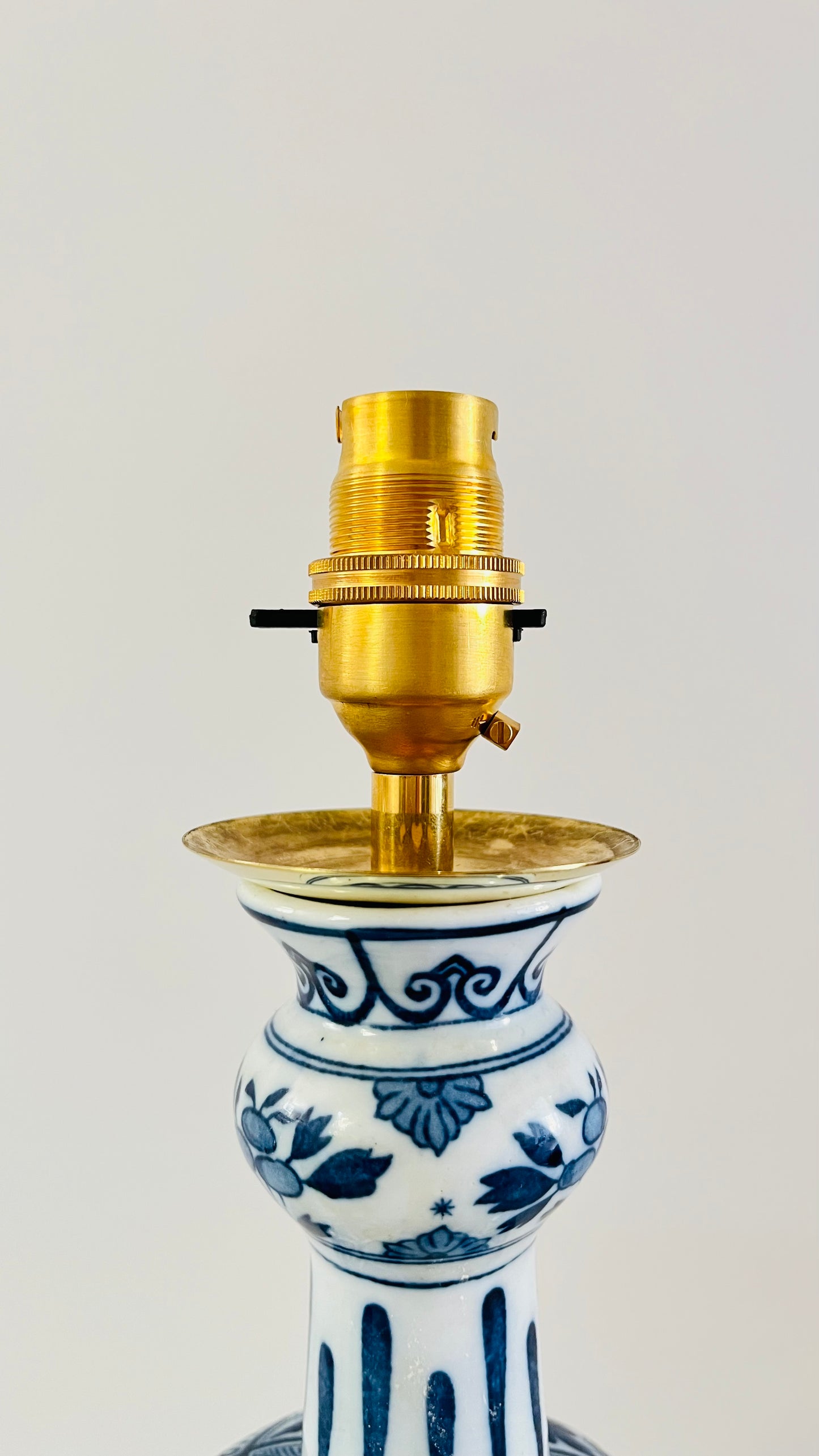 Antique Delft ‘Knobbelvaas’ Lamp
