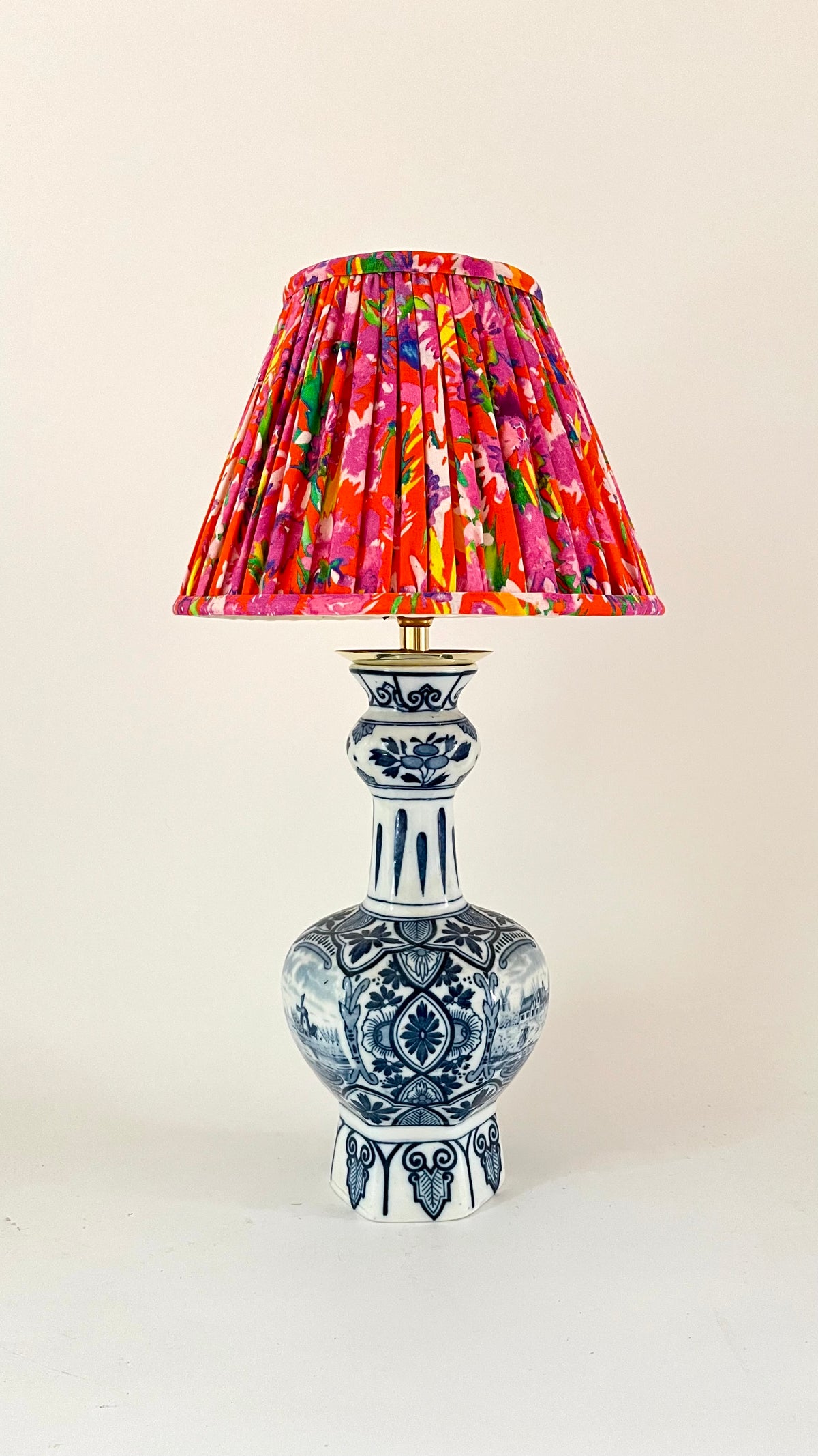 Antique Delft ‘Knobbelvaas’ Lamp