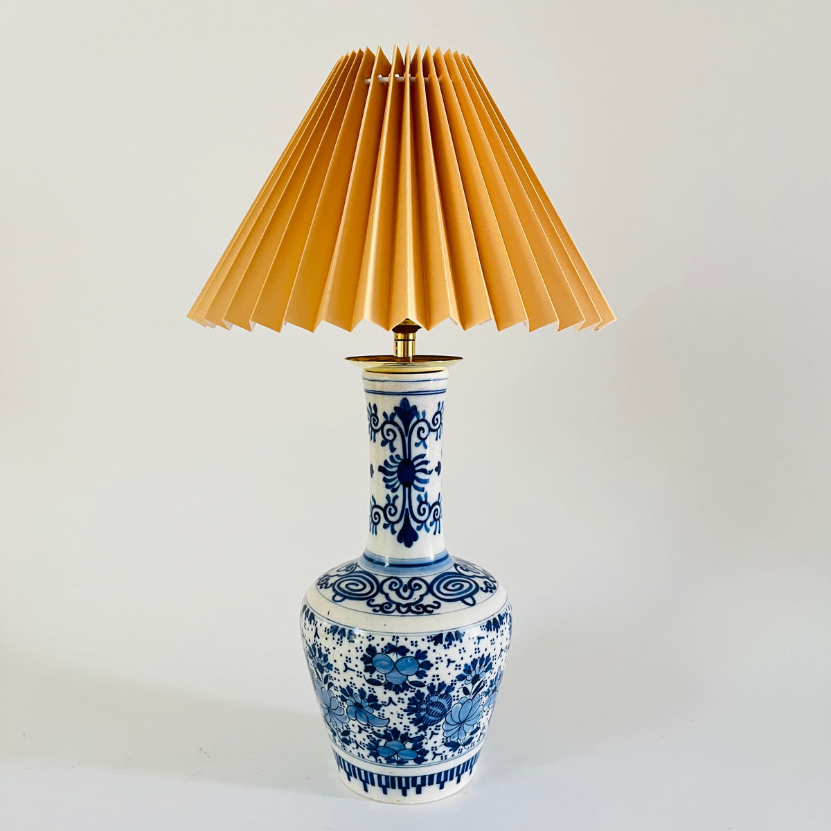 TLC Antique Delft Table Lamp