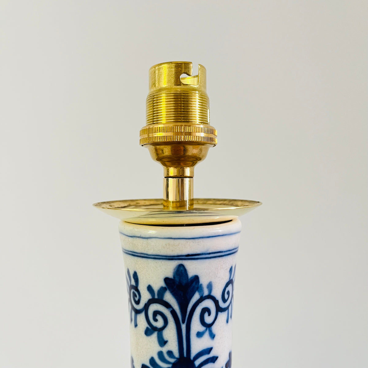 TLC Antique Delft Table Lamp