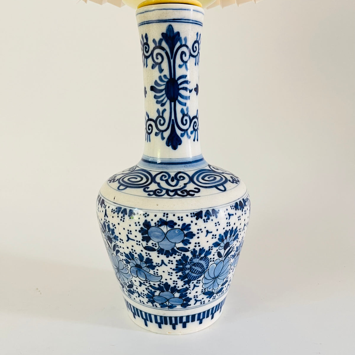 TLC Antique Delft Table Lamp