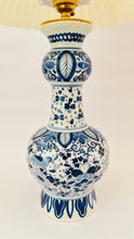 Load image into Gallery viewer, Antique Delft ‘Knobbelvaas’ Lamp
