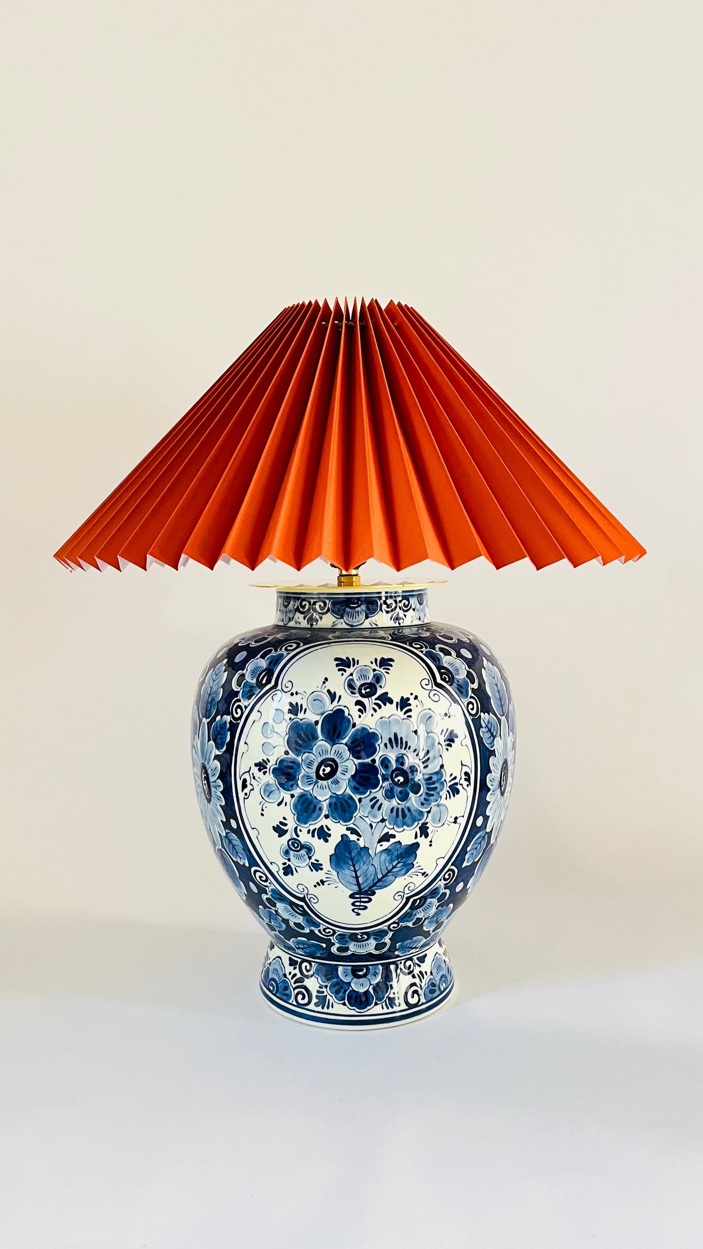 Antique Delft Regina Lamp