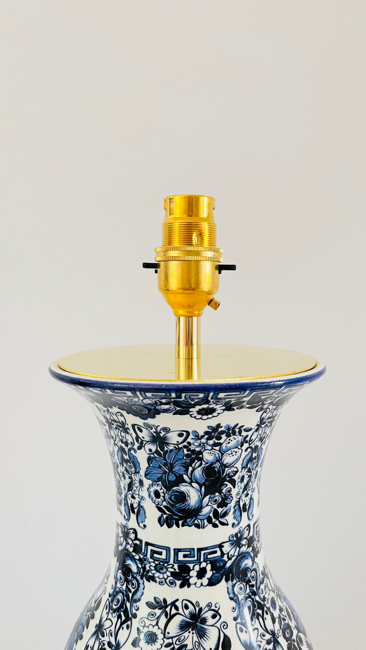 Antique Delfia Lamp