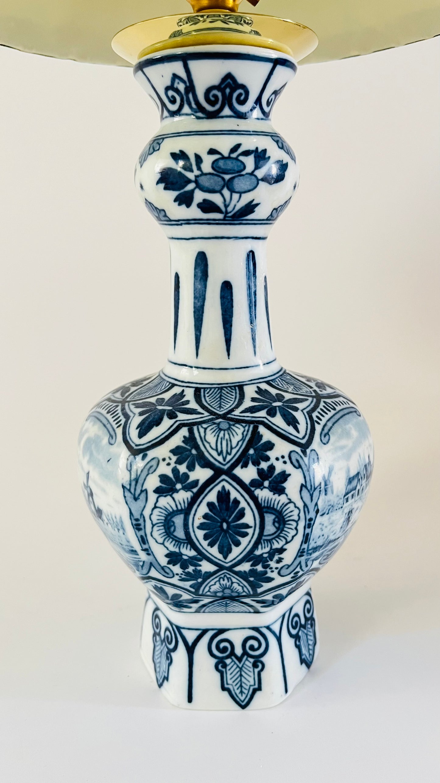 Antique Delft ‘Knobbelvaas’ Lamp