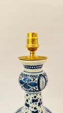 Load image into Gallery viewer, Antique Delft ‘Knobbelvaas’ Lamp
