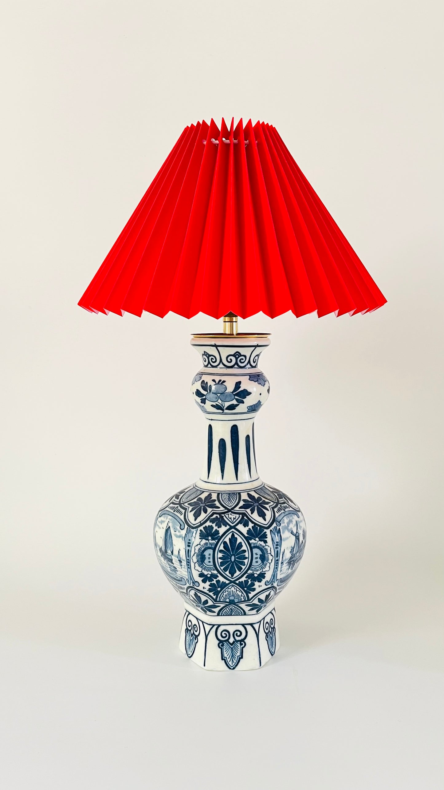 Antique Delft ‘Knobbelvaas’ Lamp