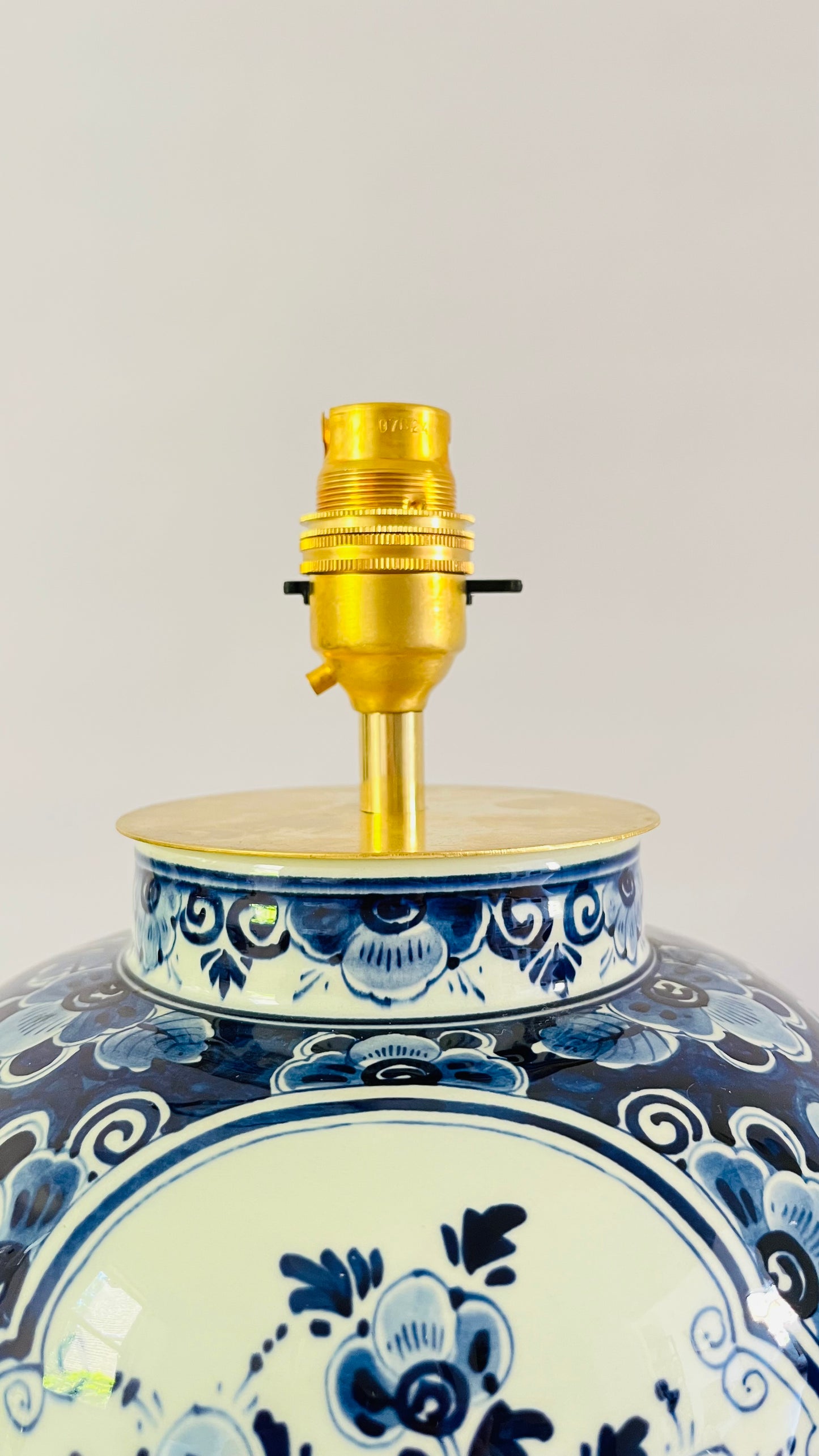 Antique Delft Regina Lamp
