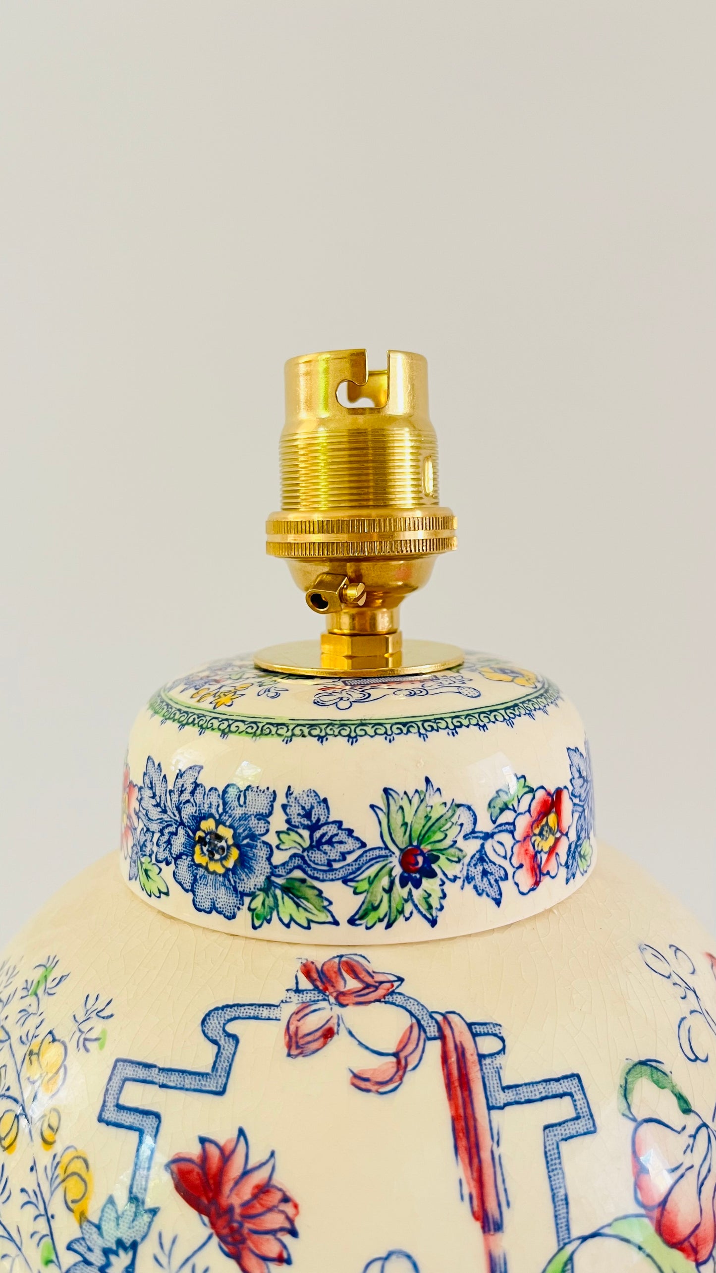 Antique Mason’s ‘Strathmore’ Lamp