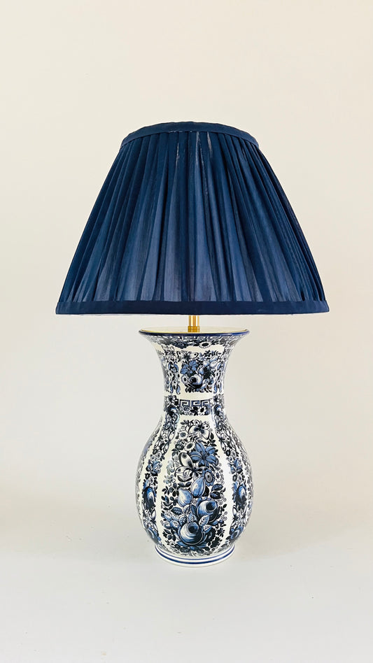 Antique Delfia Lamp